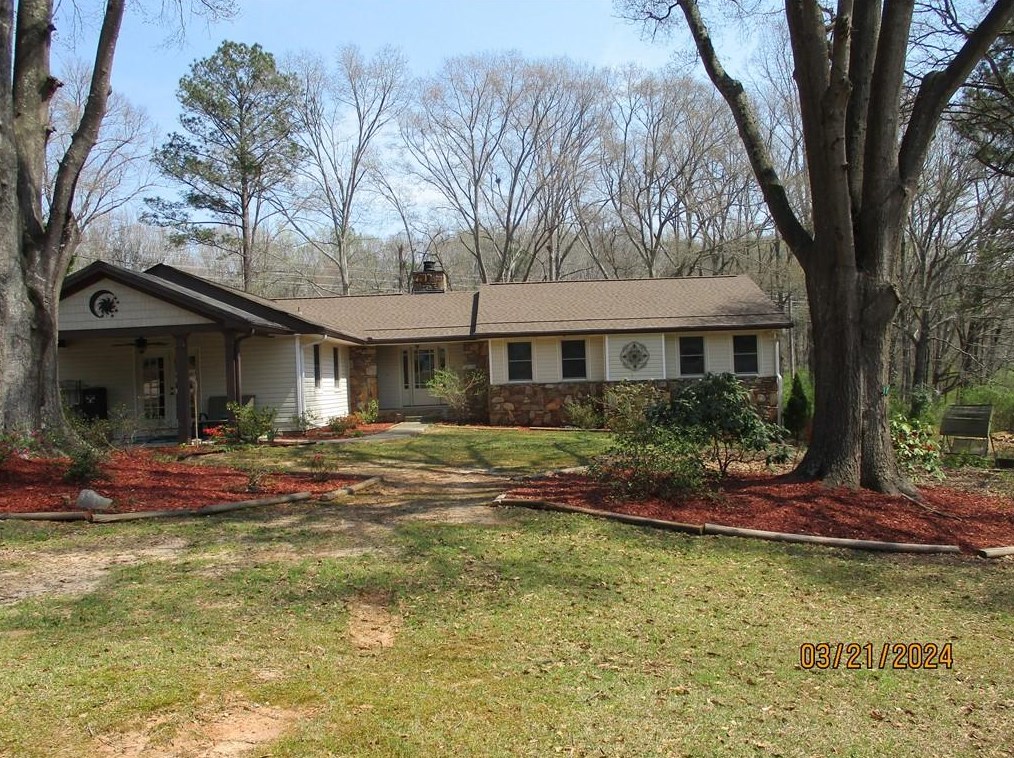 1819 Rolling River Dr, Lilburn, GA 30047-4520