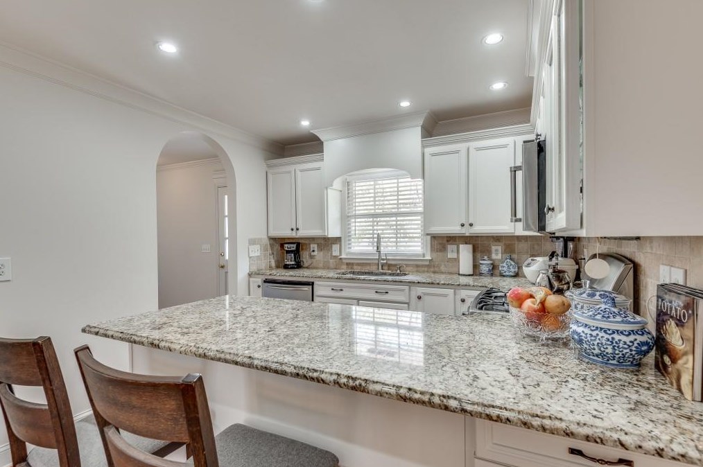 1174 Mayfield Dr, Decatur GA  30033-3333 exterior