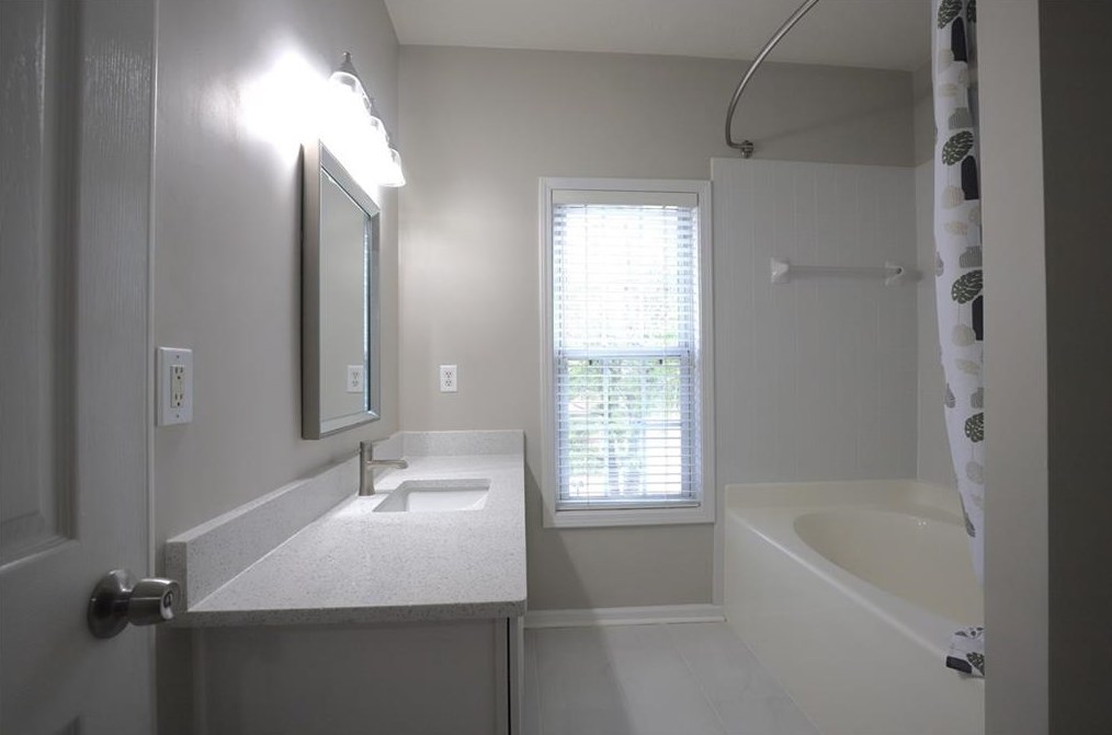 220 Abbotts Mill Dr, Duluth GA  30097-8424 exterior