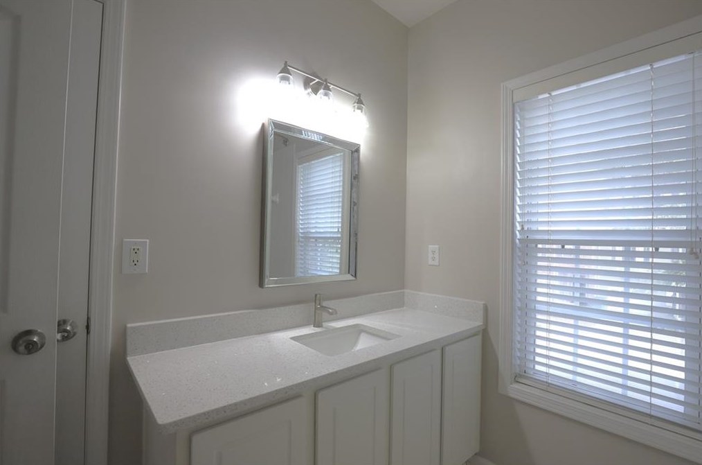 220 Abbotts Mill Dr, Duluth GA  30097-8424 exterior