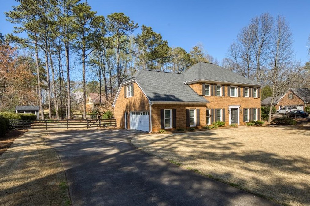 140 Saddlebrook Ct, Roswell, GA 30075-2450