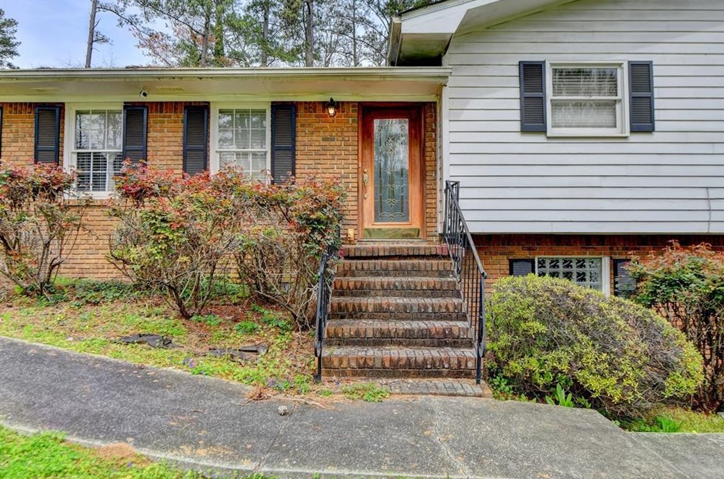 3491 Revere Rd, Atlanta GA  30331-2327 exterior