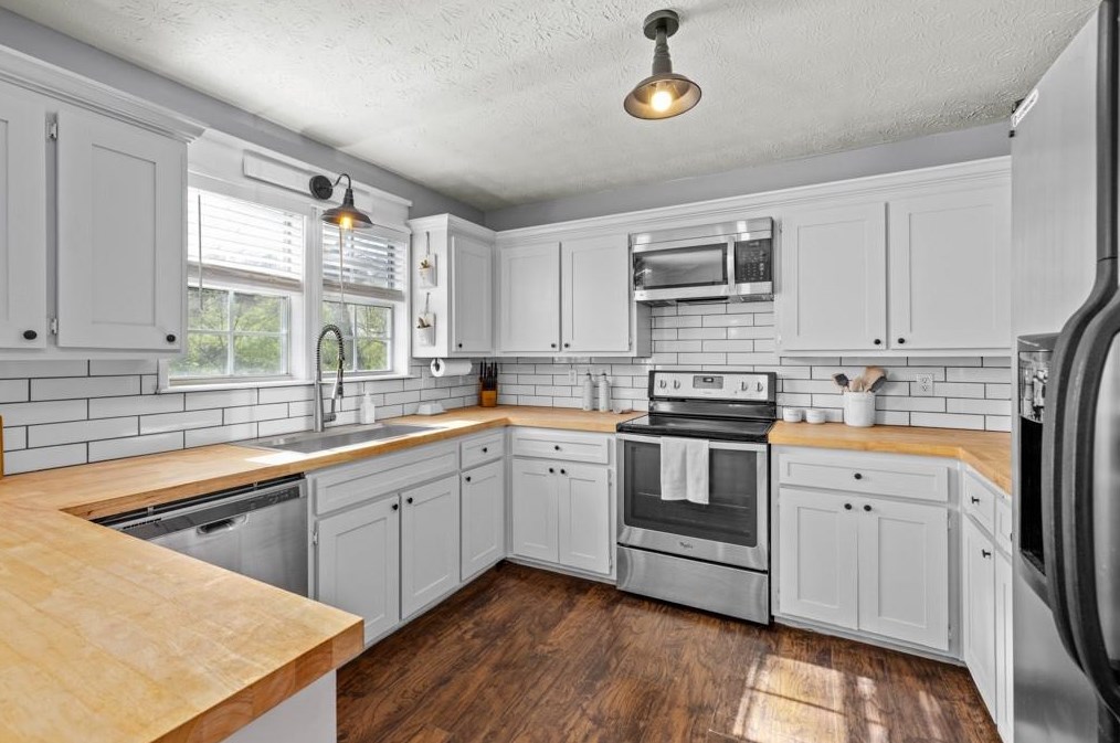1121 Lewis Roberts Rd, Jefferson GA  30549-4028 exterior