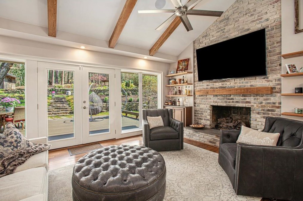 7265 Hunters Branch Dr, Atlanta GA  30328-1718 exterior