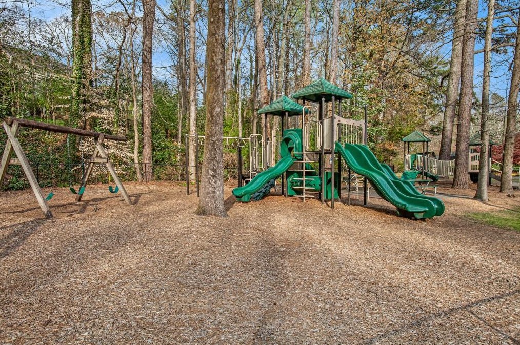 7265 Hunters Branch Dr, Atlanta GA  30328-1718 exterior