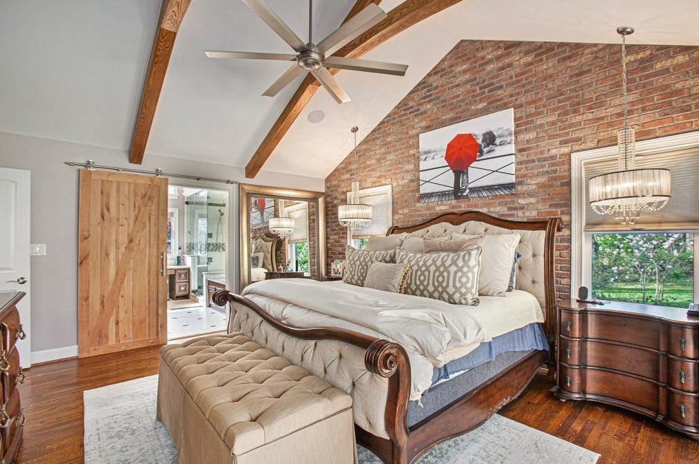 7265 Hunters Branch Dr, Atlanta GA  30328-1718 exterior