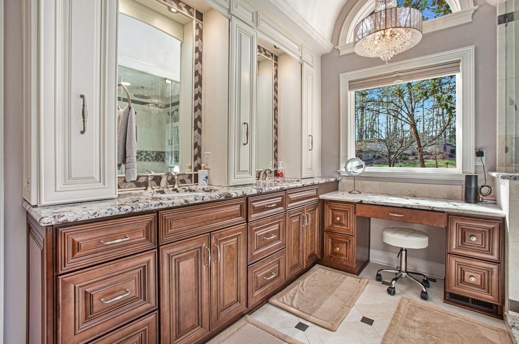 7265 Hunters Branch Dr, Atlanta GA  30328-1718 exterior