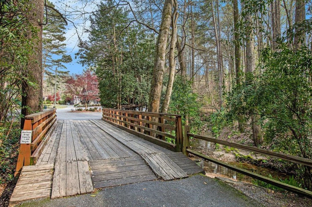 7265 Hunters Branch Dr, Atlanta GA  30328-1718 exterior