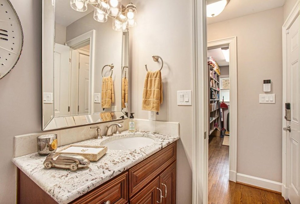 7265 Hunters Branch Dr, Atlanta GA  30328-1718 exterior