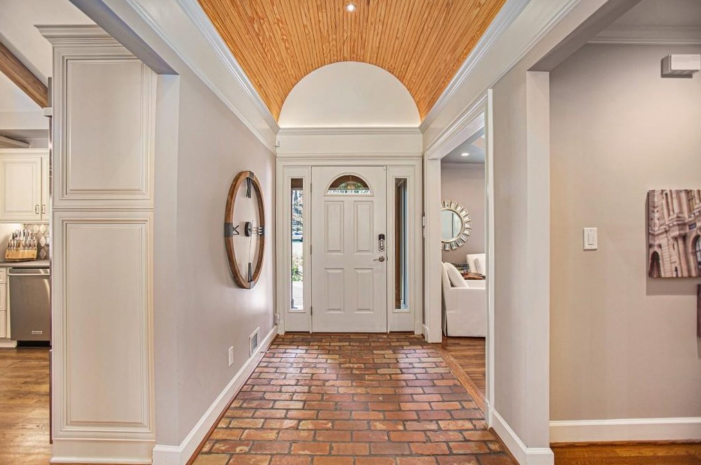7265 Hunters Branch Dr, Atlanta GA  30328-1718 exterior