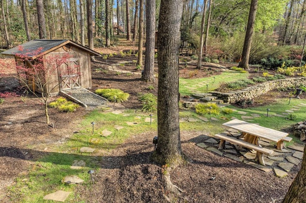 7265 Hunters Branch Dr, Atlanta GA  30328-1718 exterior