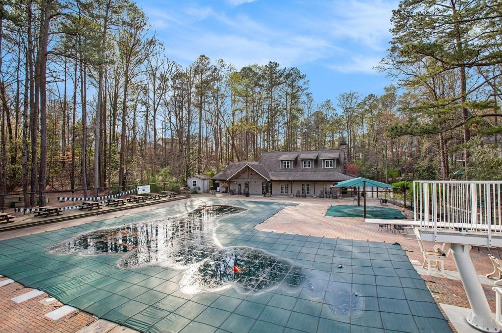 7265 Hunters Branch Dr, Atlanta GA  30328-1718 exterior
