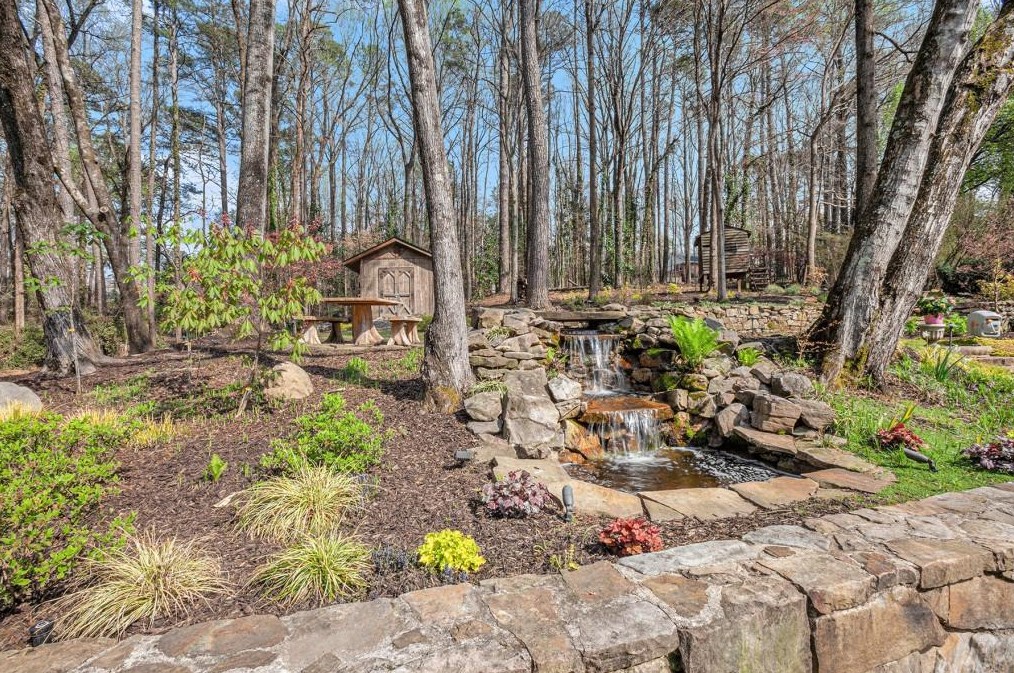 7265 Hunters Branch Dr, Atlanta GA  30328-1718 exterior