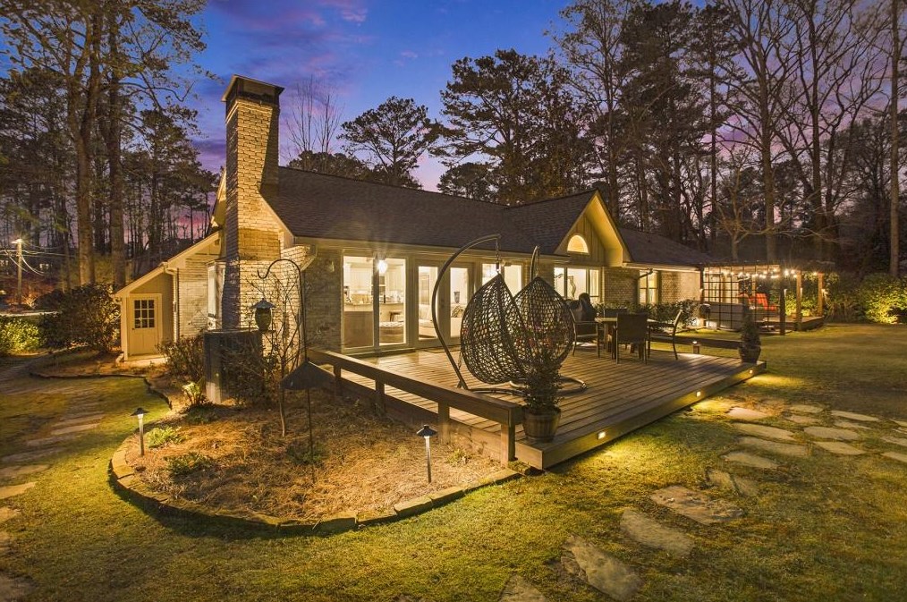 7265 Hunters Branch Dr, Atlanta GA  30328-1718 exterior