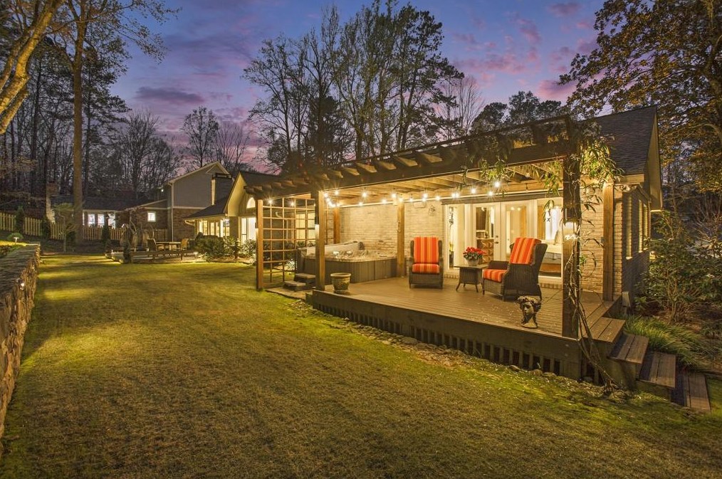 7265 Hunters Branch Dr, Atlanta GA  30328-1718 exterior