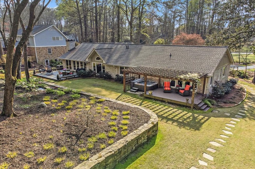 7265 Hunters Branch Dr, Atlanta GA  30328-1718 exterior