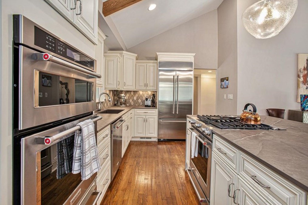7265 Hunters Branch Dr, Atlanta GA  30328-1718 exterior