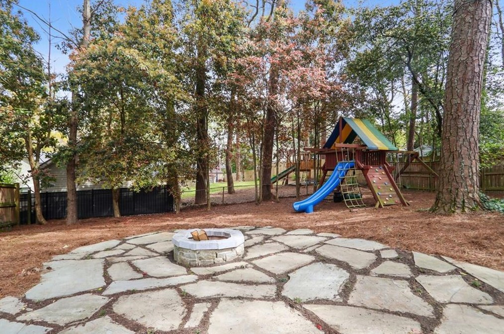 153 Ridley Cir, Decatur GA  30030-1118 exterior