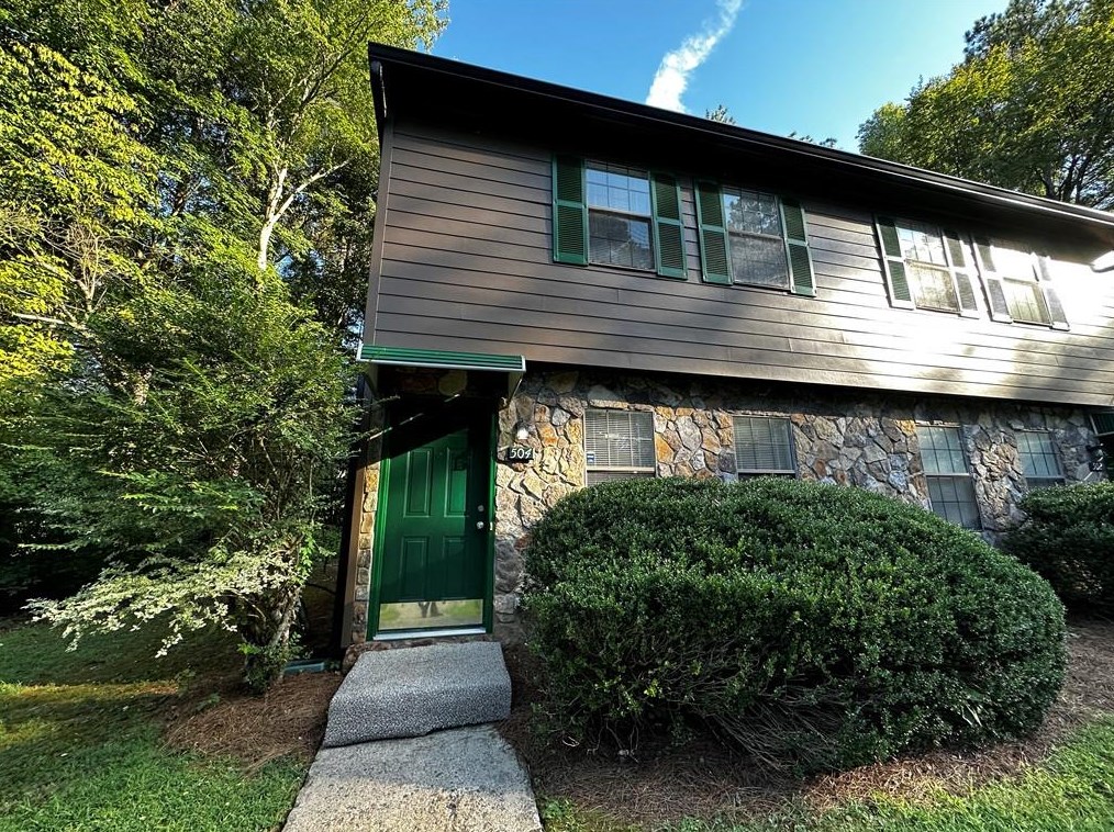 504 Oakwood Ct, Holly Springs, GA 30188