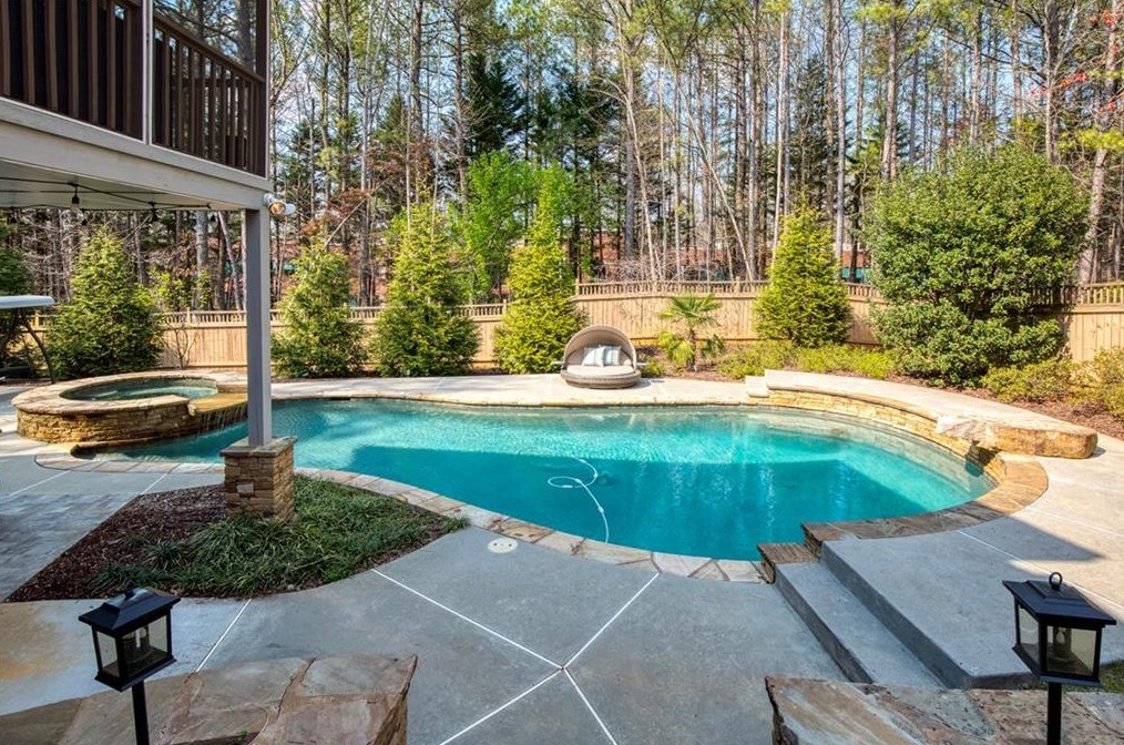 2020 Brooke Forest Ct, Alpharetta GA  30022-3418 exterior