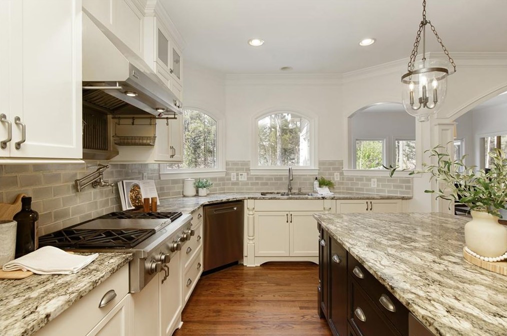 2020 Brooke Forest Ct, Alpharetta GA  30022-3418 exterior