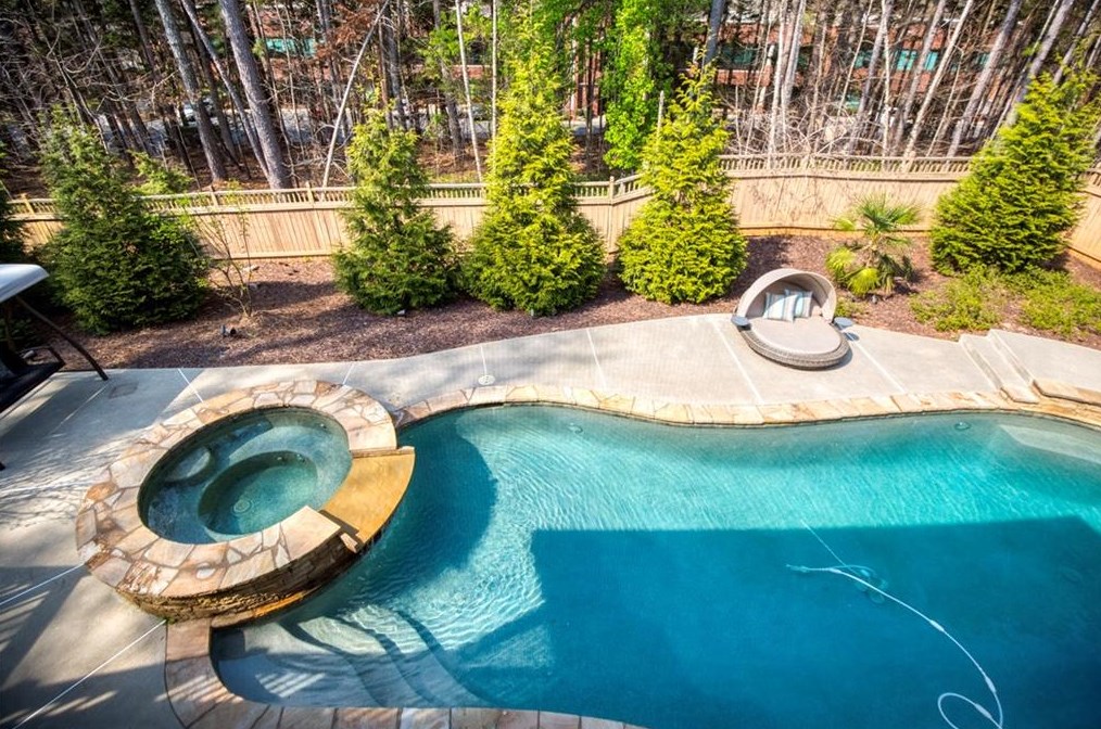 2020 Brooke Forest Ct, Alpharetta GA  30022-3418 exterior