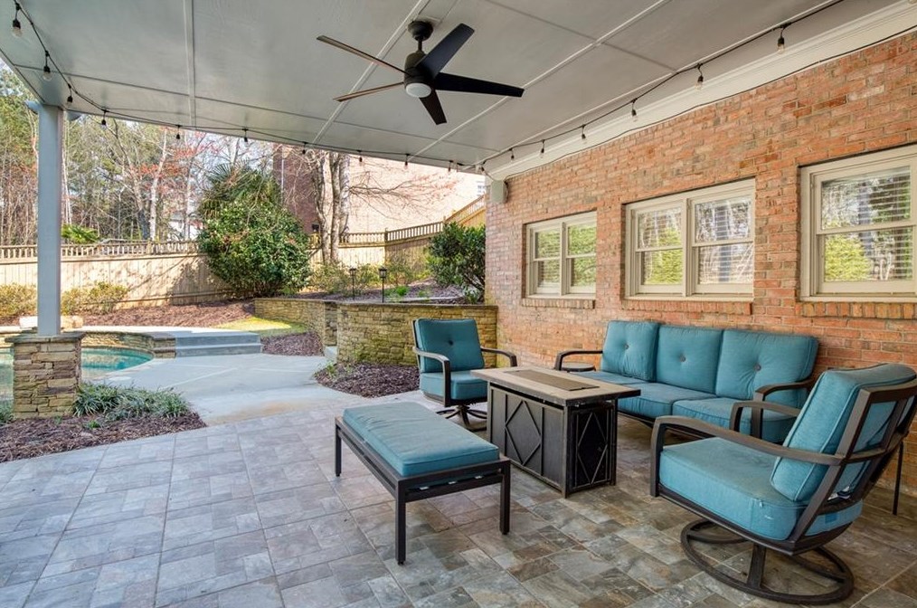 2020 Brooke Forest Ct, Alpharetta GA  30022-3418 exterior