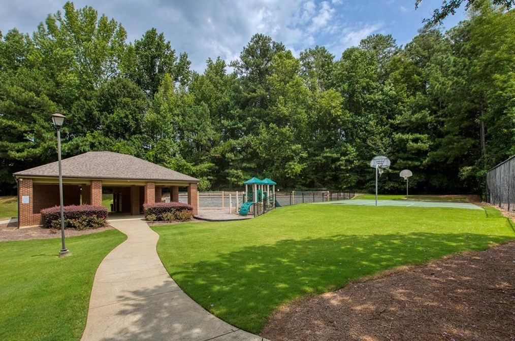 2020 Brooke Forest Ct, Alpharetta GA  30022-3418 exterior