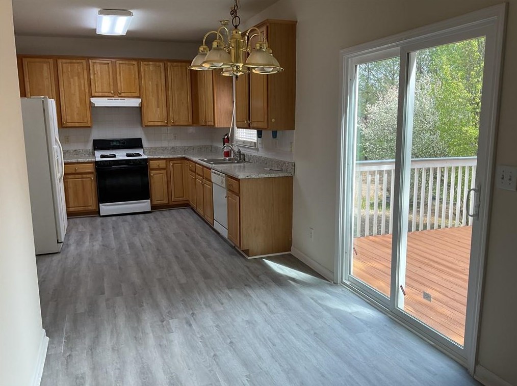 425 Foe Creek Dr, Roswell, GA 30076-4644
