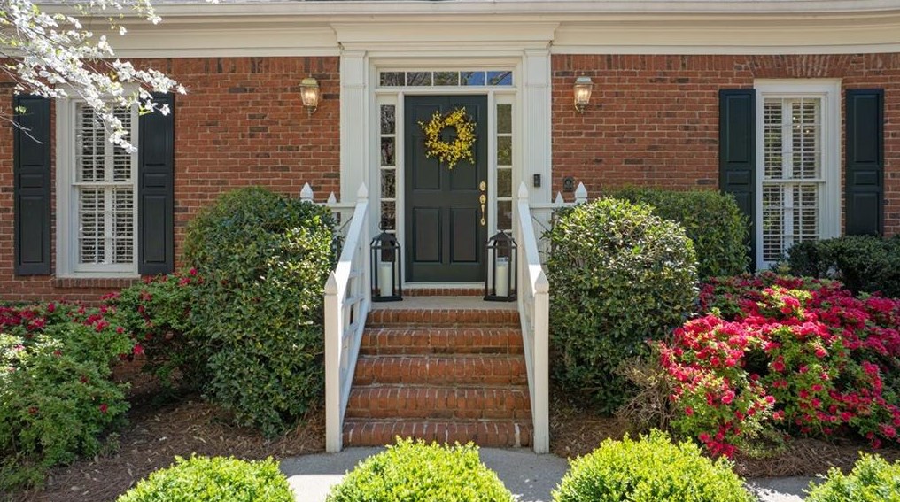 8895 Glen Ferry Dr, Alpharetta, GA 30022