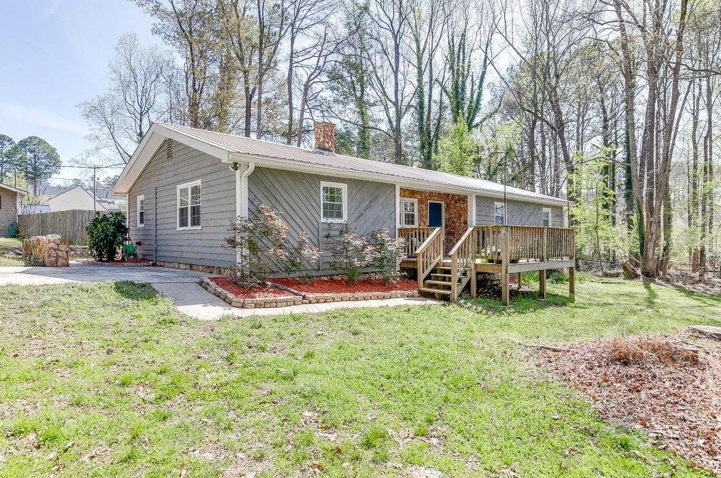 40 Oak Hill Dr, Winder, GA 30680