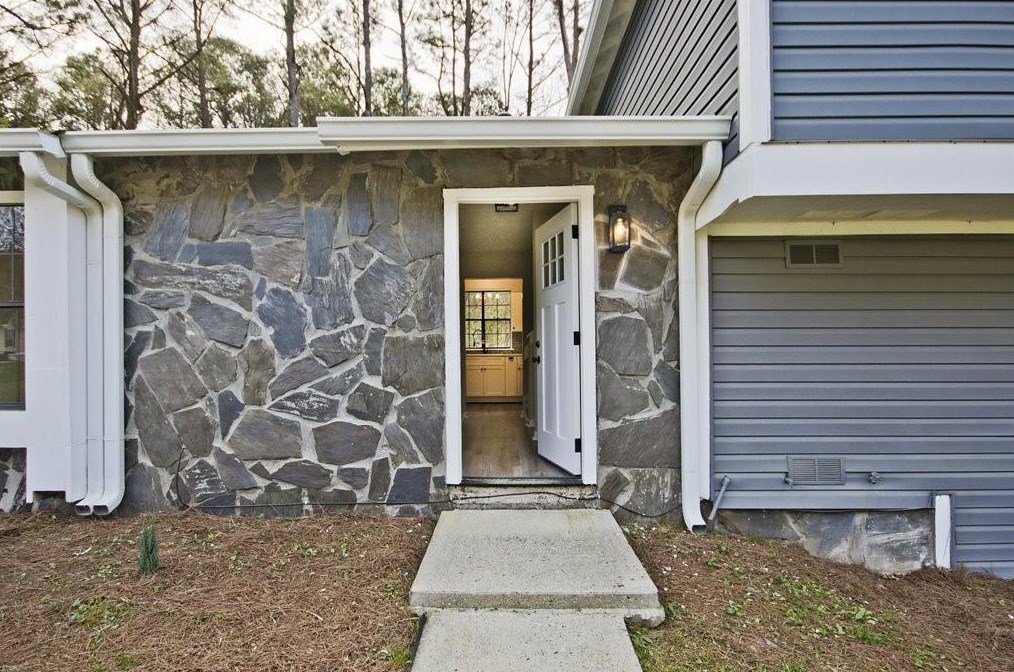 551 Utoy Cir, Atlanta GA  30331-4335 exterior
