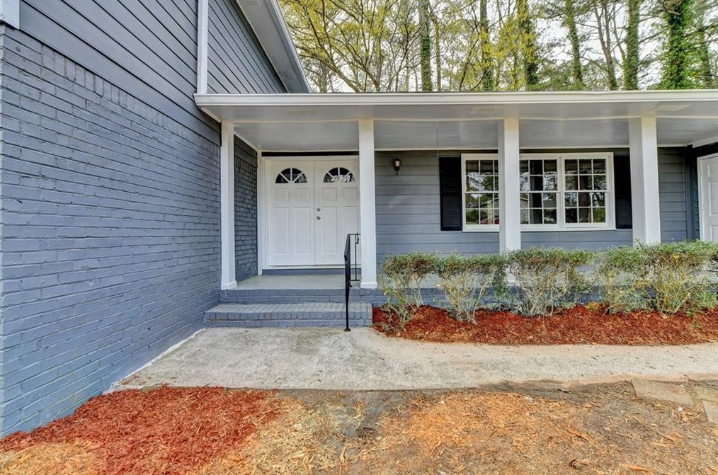 3235 Wintercreeper Dr, Lithonia, GA 30038
