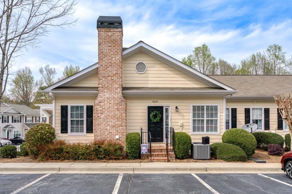 4019 Steeple Chase Dr, Alpharetta, GA 30004