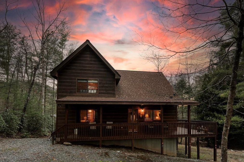 340 Skyview Dr, Ellijay, GA 30536