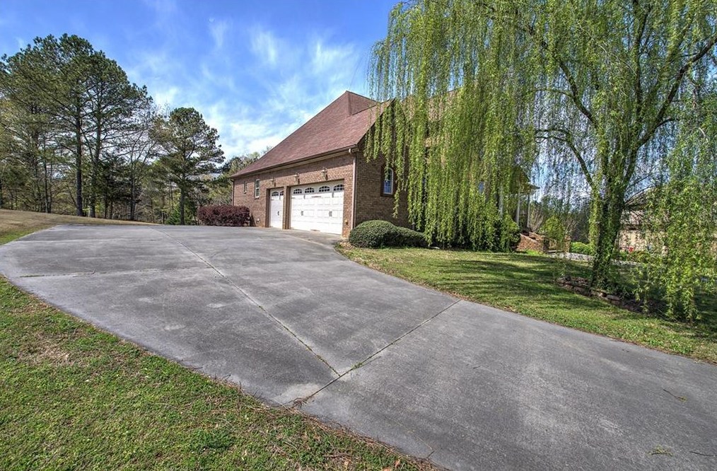 266 Fox Den Dr, Calhoun GA 30701-9568 exterior