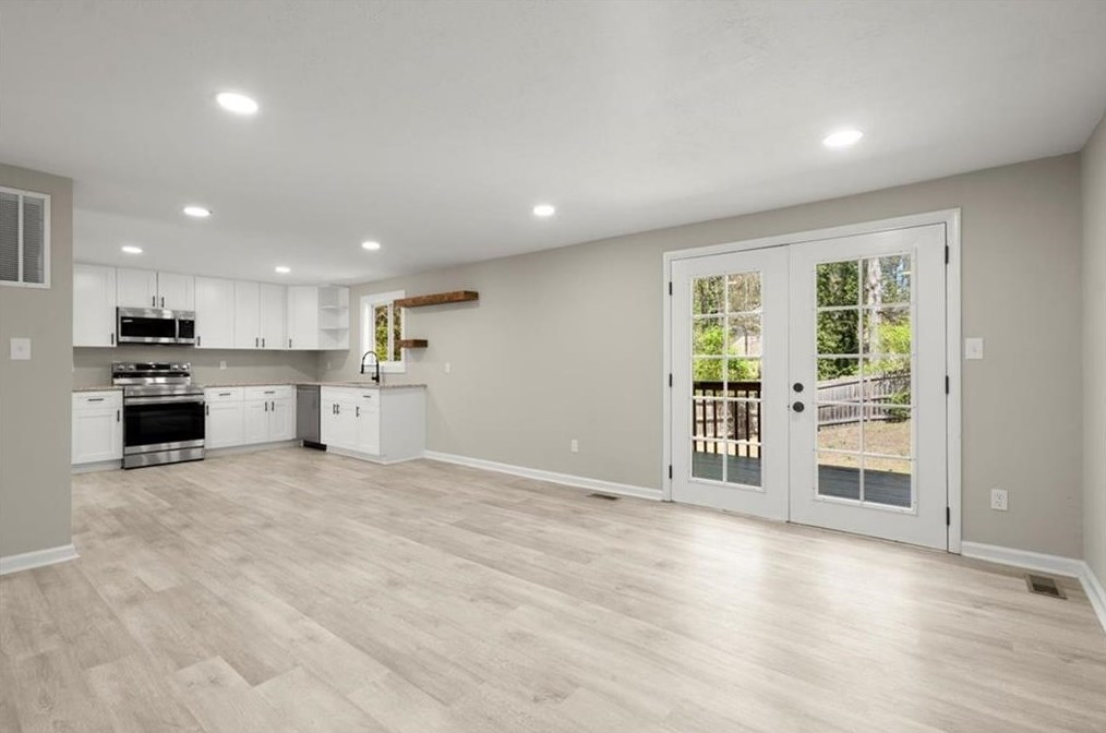 3366 Creekwood Dr, Rex, GA 30273