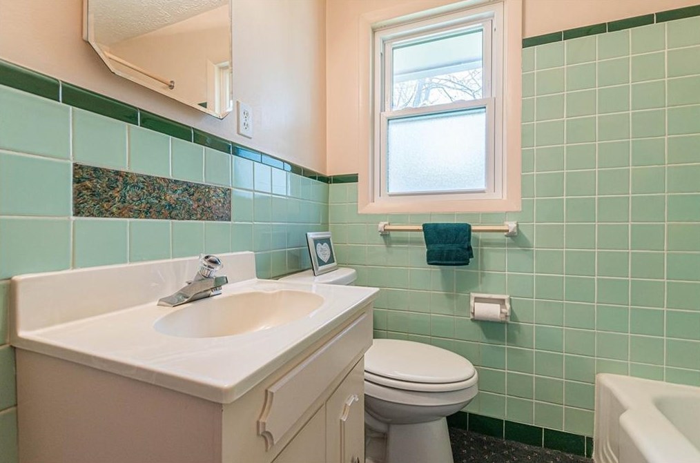 2803 Mount Olive Dr, Decatur GA  30033-3024 exterior