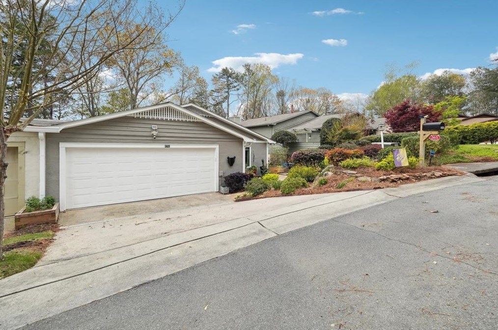 365 Sandwedge Ln, Alpharetta, GA 30022-6881