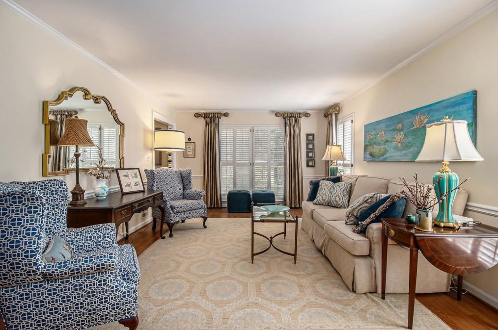 7320 Hunters Branch Dr, Atlanta GA  30328-1721 exterior