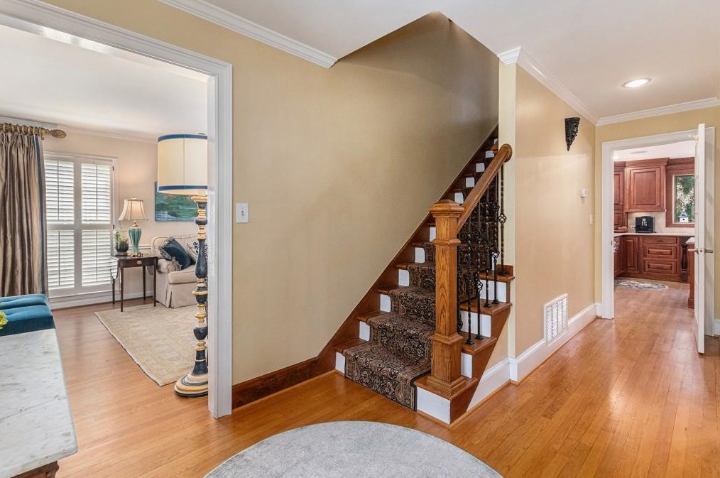 7320 Hunters Branch Dr, Atlanta GA  30328-1721 exterior