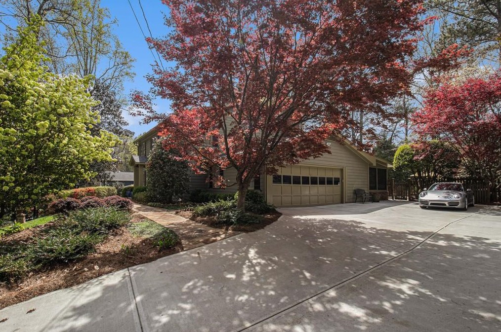 7320 Hunters Branch Dr, Atlanta GA  30328-1721 exterior