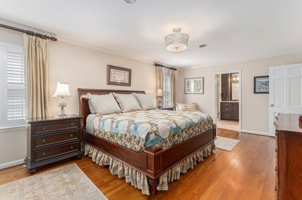 7320 Hunters Branch Dr, Atlanta GA  30328-1721 exterior