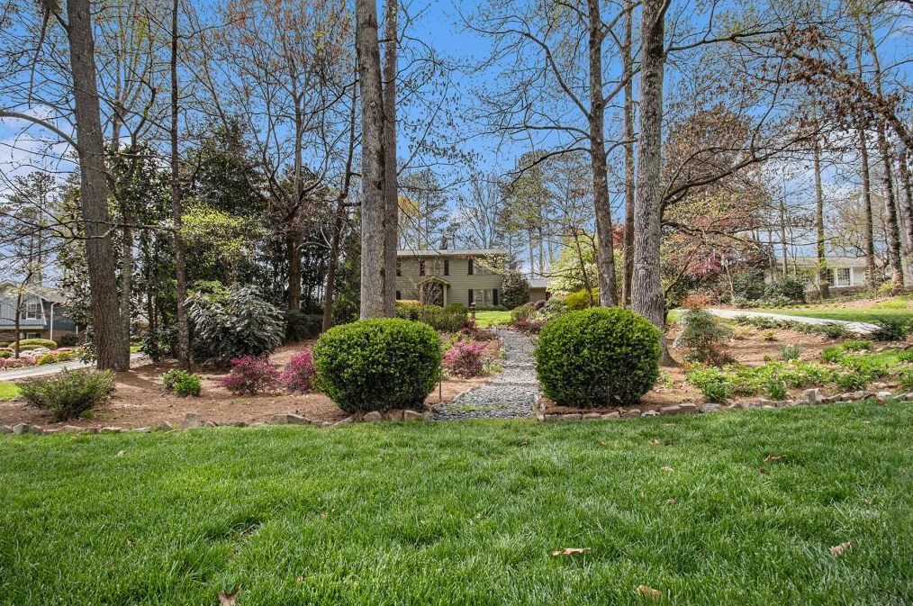 7320 Hunters Branch Dr, Atlanta GA  30328-1721 exterior
