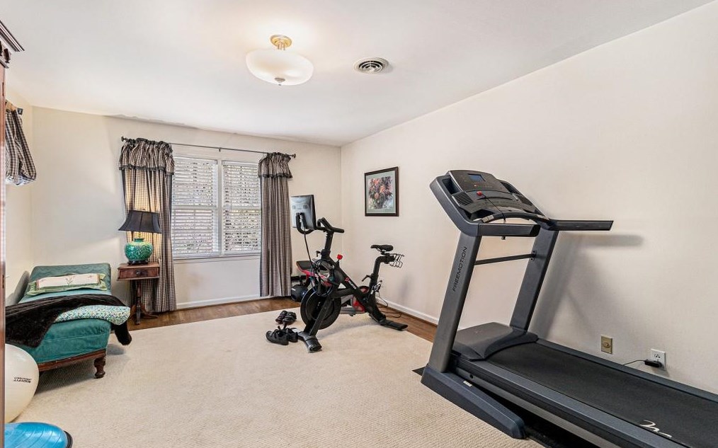 7320 Hunters Branch Dr, Atlanta GA  30328-1721 exterior