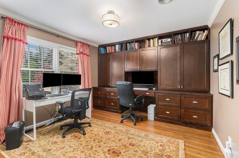 7320 Hunters Branch Dr, Atlanta GA  30328-1721 exterior