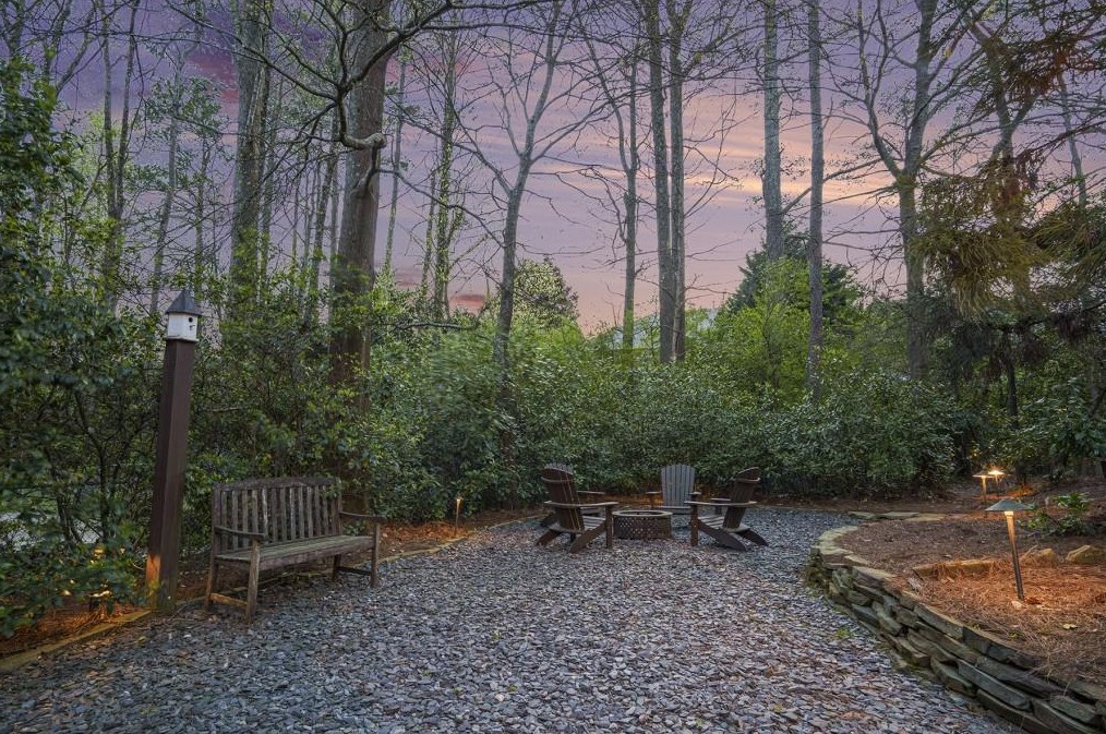 7320 Hunters Branch Dr, Atlanta GA  30328-1721 exterior