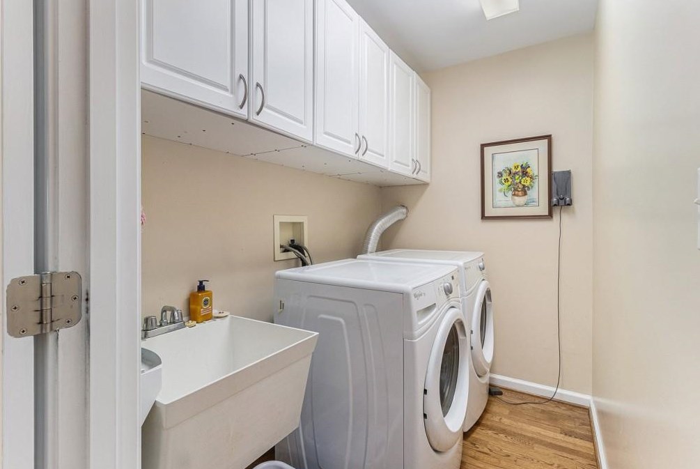 7320 Hunters Branch Dr, Atlanta GA  30328-1721 exterior