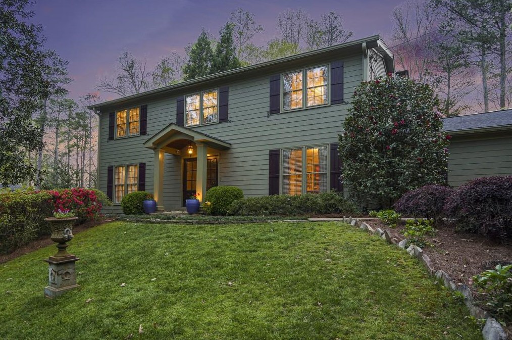 7320 Hunters Branch Dr, Atlanta GA  30328-1721 exterior