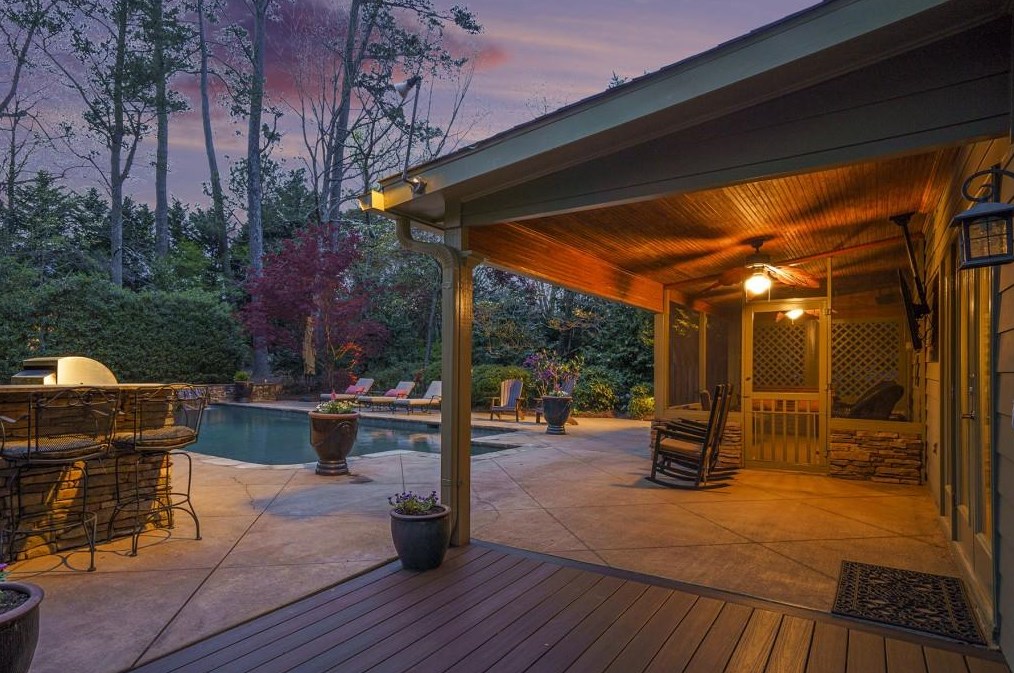 7320 Hunters Branch Dr, Atlanta GA  30328-1721 exterior